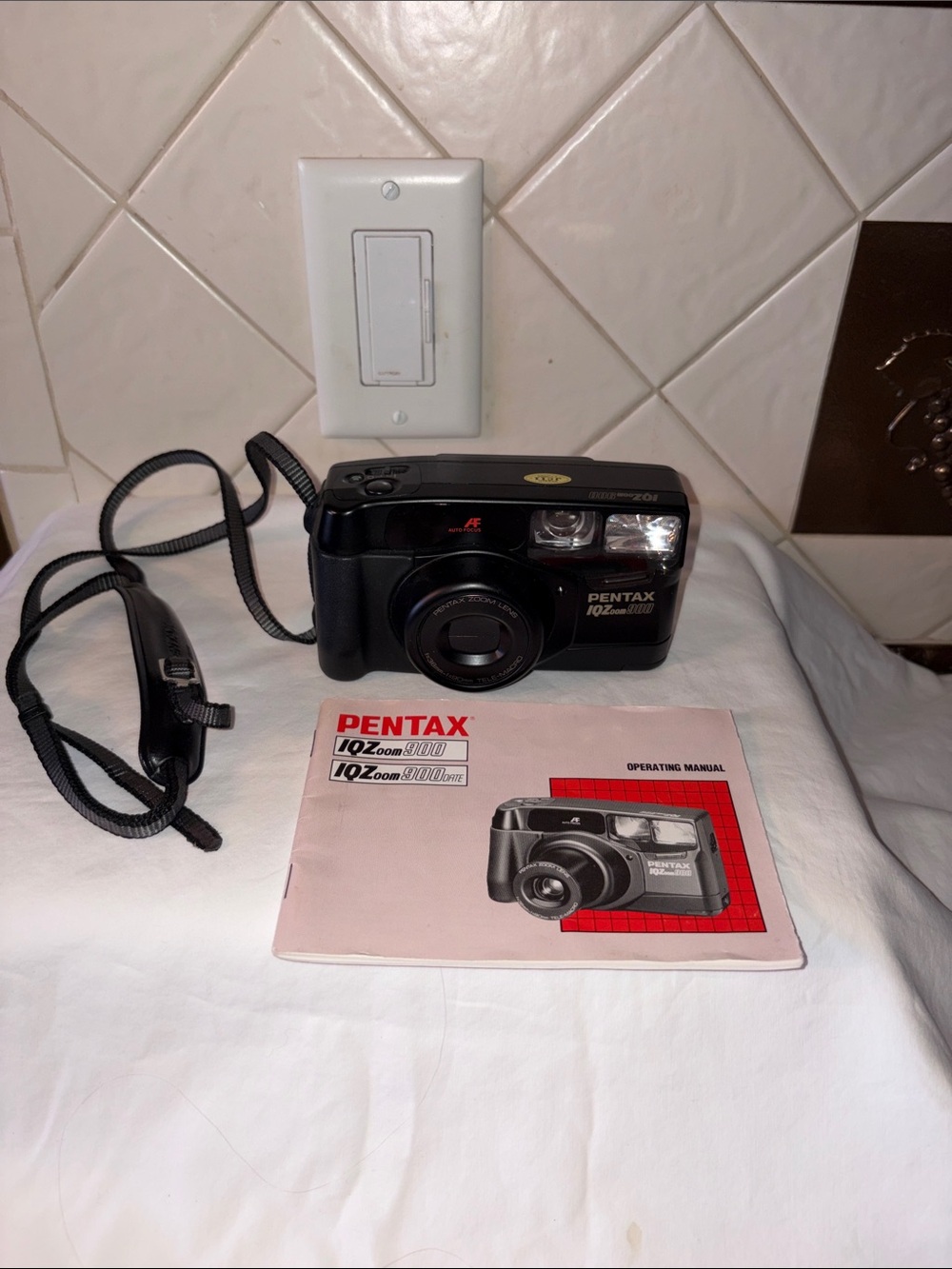 Vintage Pentax IQZoom 900 35mm autofocus Point & Shoot Film Camera & manual